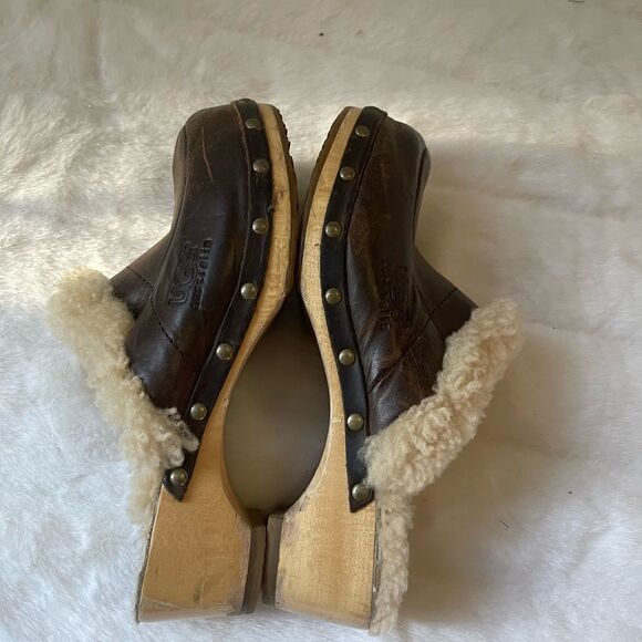 Ugg dark brown clogs with studs sheepskin lining size 5 - Picture 5 of 10